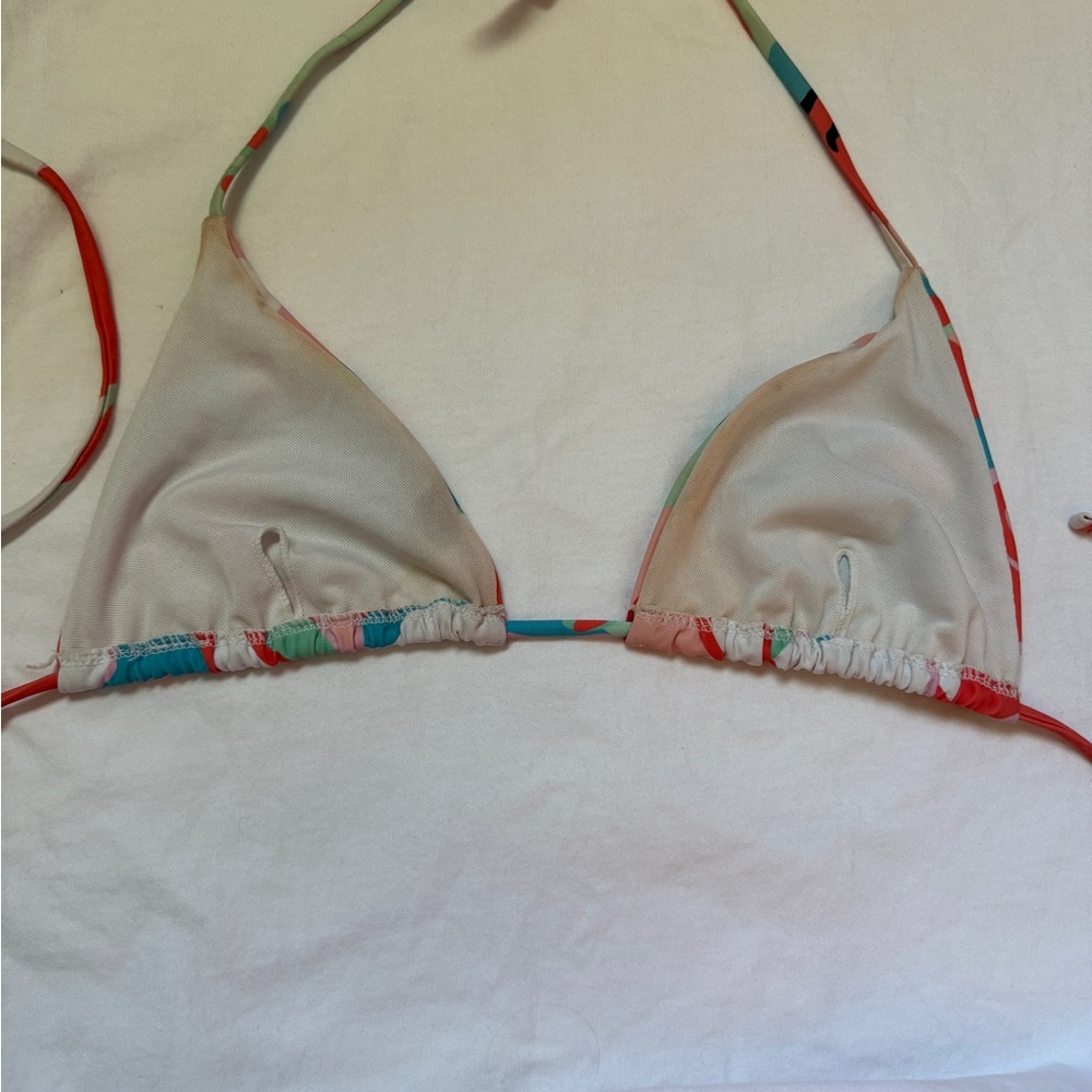 Bikini top ( if you buy something from my closet, I will send you this for free)